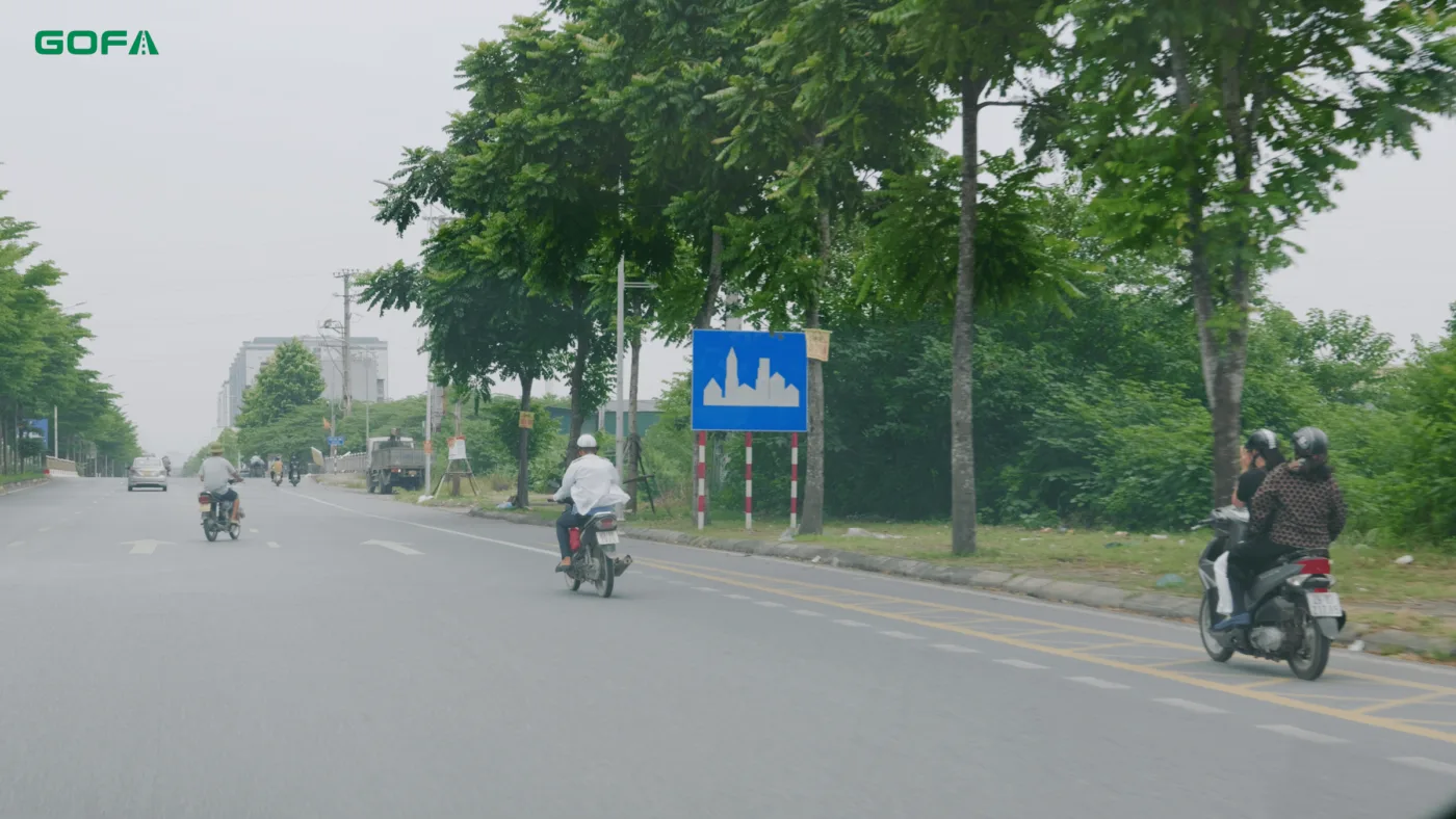 Người lái xe cần chú ý nhận biết biển báo vào khu dân cư và điều chỉnh tốc độ theo quy định