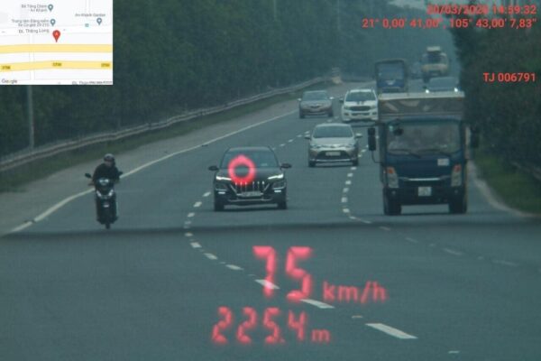 Ô tô vi phạm tốc độ bị phát hiện bằng camera
